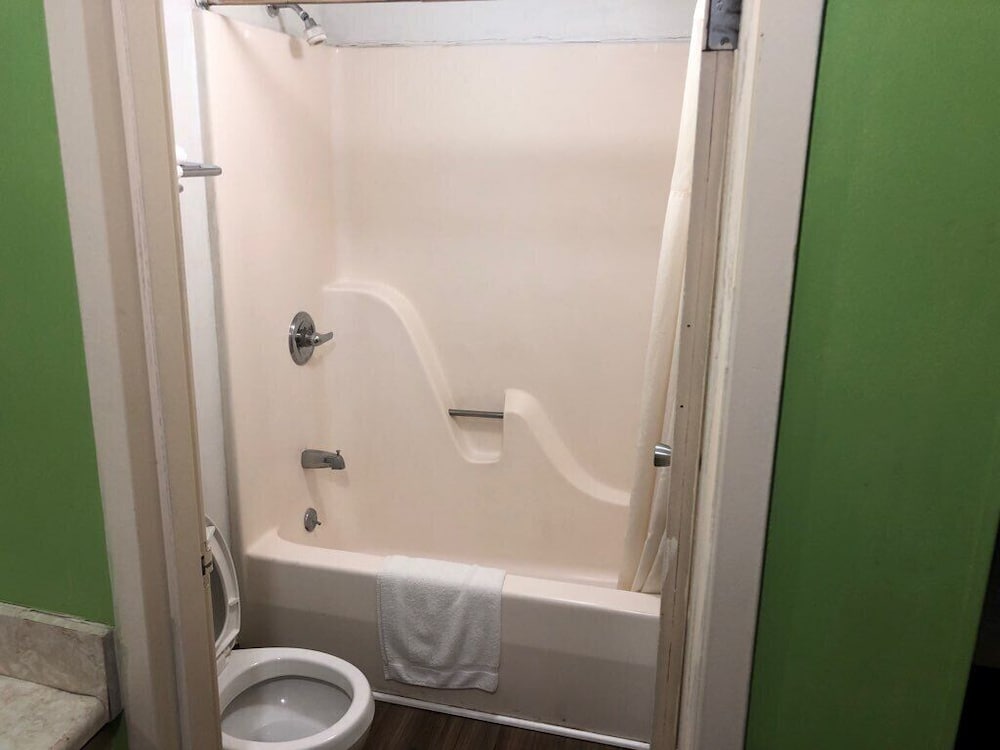 Red Roof Inn Radcliff Fort Knox - photo 5