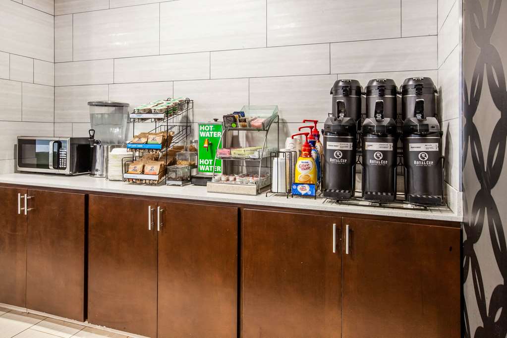 La Quinta Inn & Suites by Wyndham Elkhart - photo 28