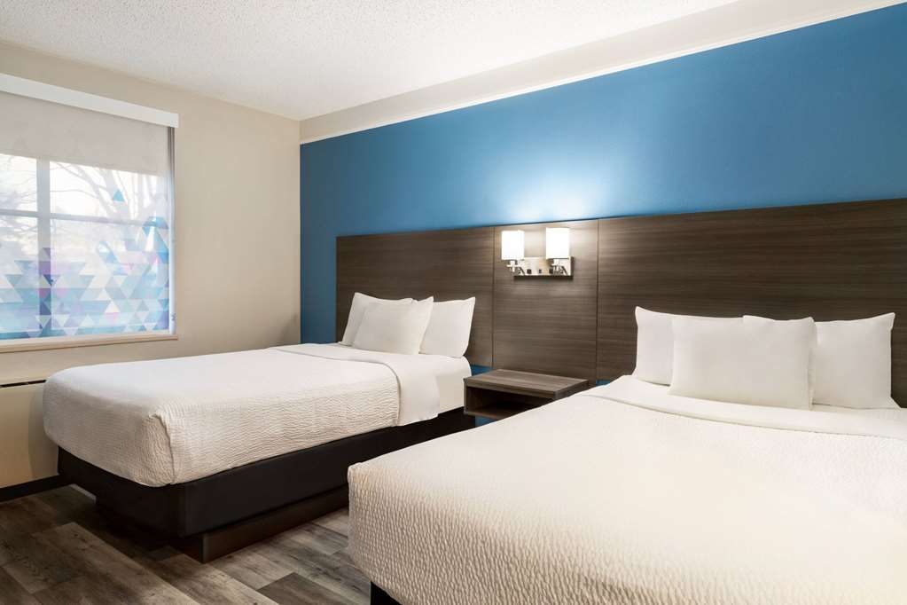 La Quinta Inn & Suites by Wyndham Madison American Center - photo 31