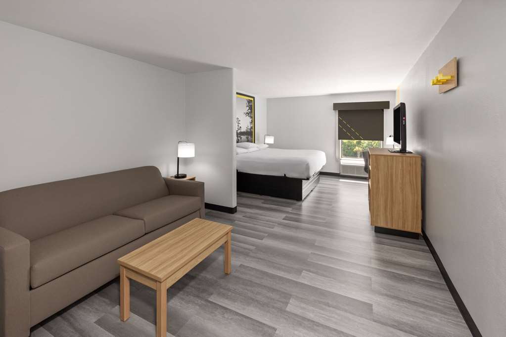 Super 8 by Wyndham Alexandria LA - photo 32