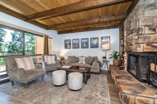 Mountain Getaway Lake Tahoe Incline Village Private Garage in Incline Village, United States