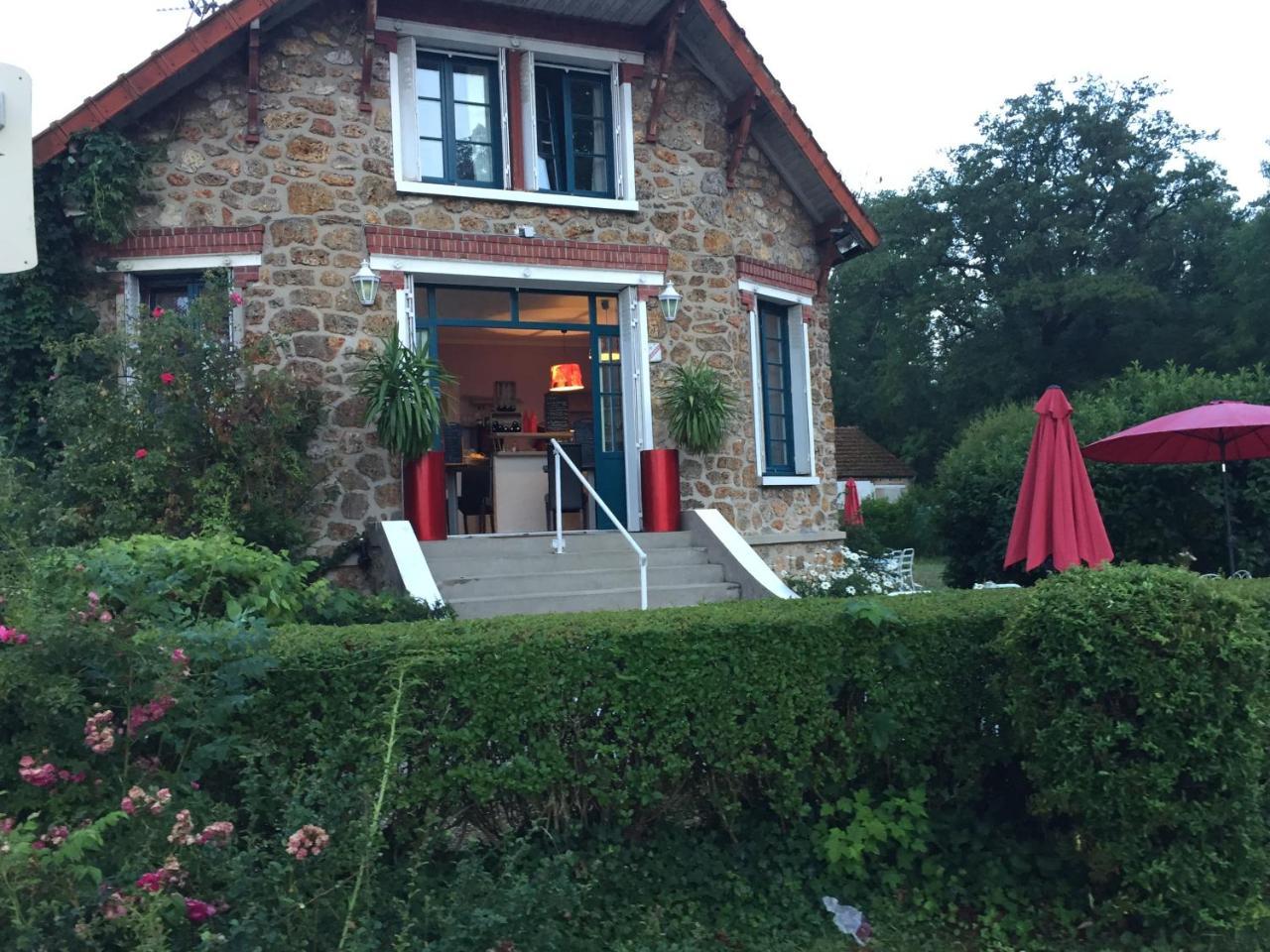 Au Chant des Oiseaux — hotel in Magny-Les-Hameaux