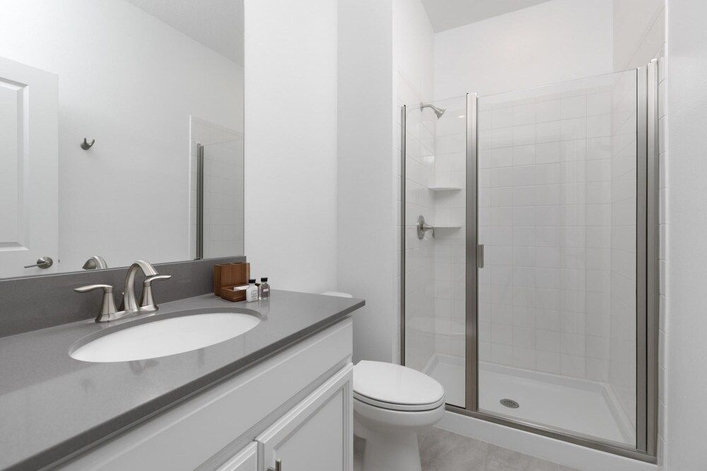 Modern Chic Spacious Private Pool Prime Location - photo 11