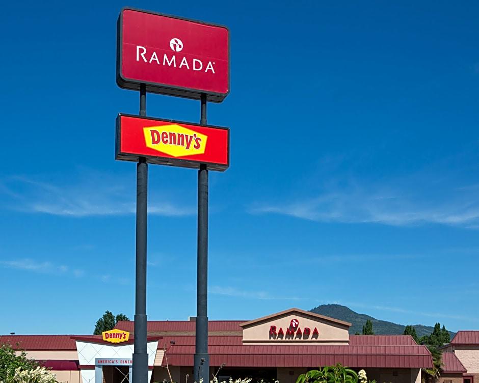 Ramada by Wyndham Medford Hotel and Conference Center - photo 2