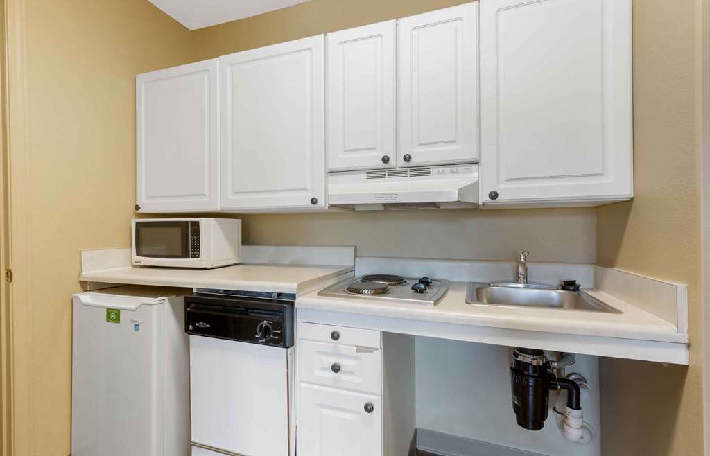 Extended Stay America Select Suites Atlanta Perimeter Peacht - photo 25