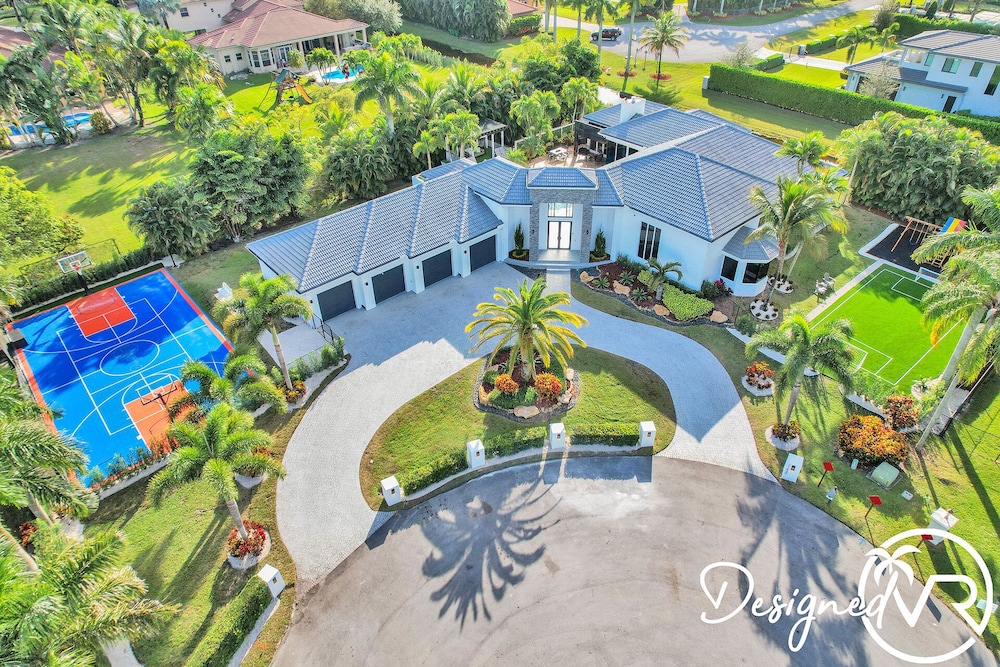 Sophia S Compound Resort W Heated Pool — Plantation