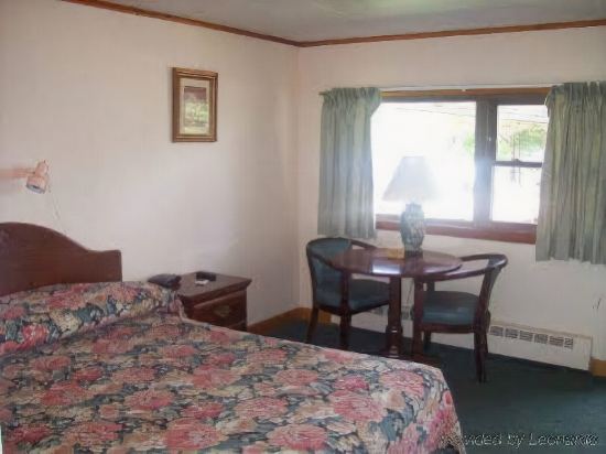 Birch Knoll Motel - photo 19