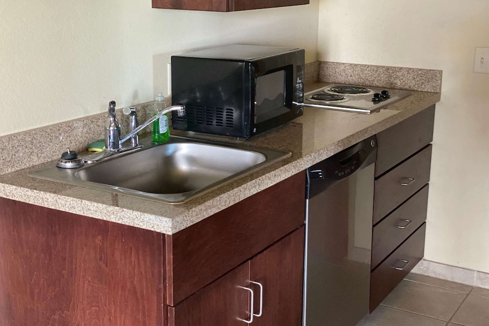 AmericInn by Wyndham Oshkosh - photo 15