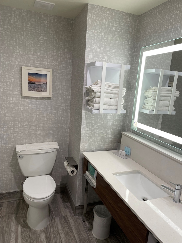 Hampton Inn Old Bridge - photo 9