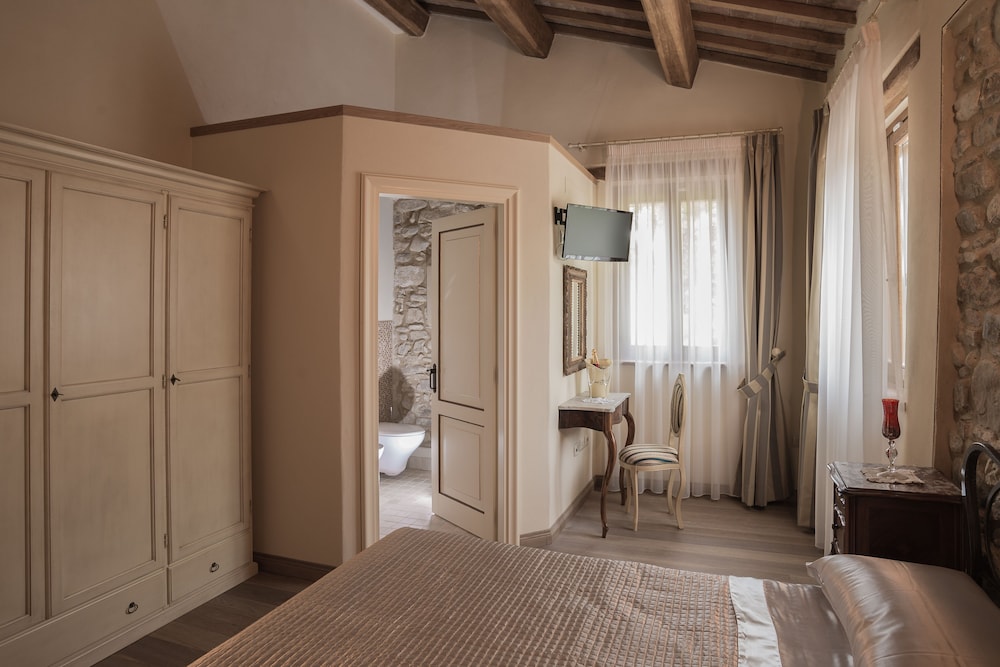 Agriturismo Ca' Maggio — 4-Star Luxury Hotel in Sassofeltrio, Italy