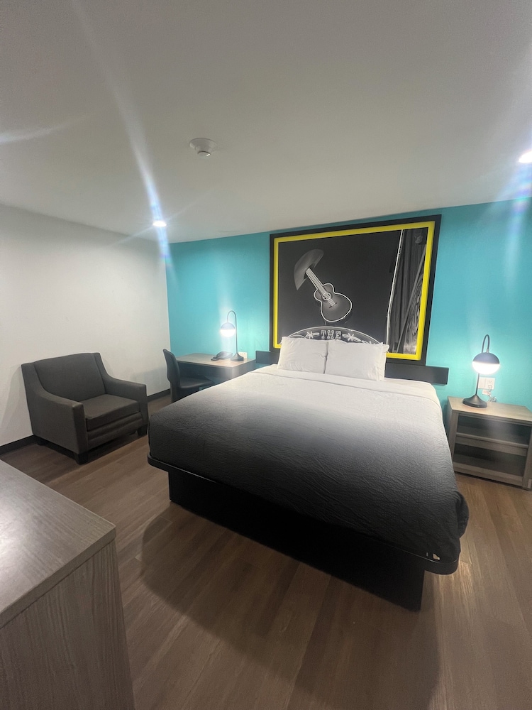 Super 8 by Wyndham Wichita Falls - photo 2