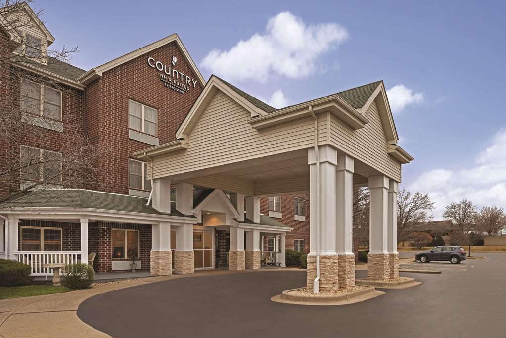 Country Inn & Suites by Radisson Schaumburg IL - carbon neutral hotel in Schaumburg