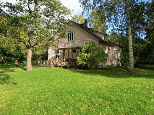 Villa Nurminata — 4-Star Luxury Hotel in Parikkala, Finland