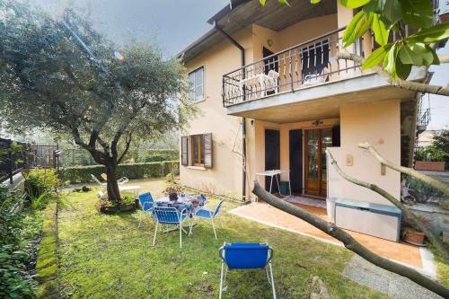 Casa Carla con giardino vicino al centro e lago — 4-Star Luxury Hotel in Garda, Italy