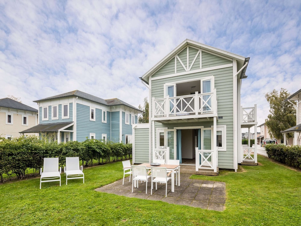 Restyled Villa With Dishwasher 6km From the Beach — 4-Star Luxury Hotel in Hellevoetsluis, Netherlands