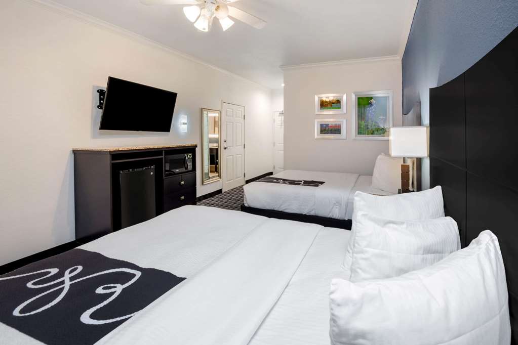 La Quinta Inn & Suites by Wyndham Dalhart - photo 45
