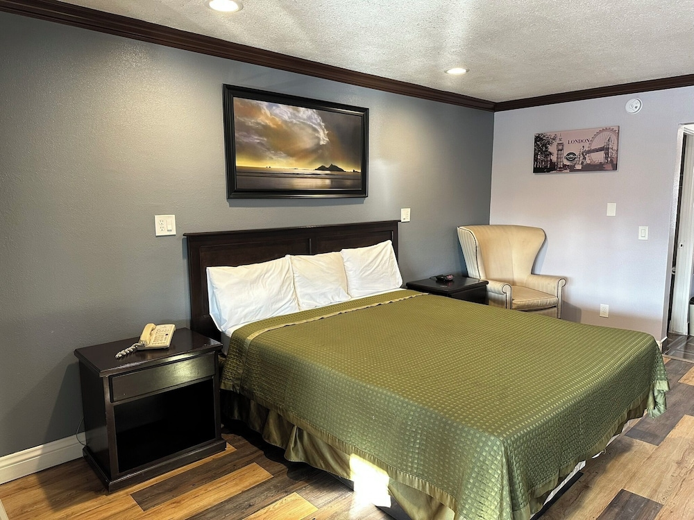 Americas Best Value Inn Corona - photo 20