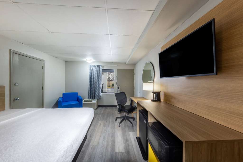 Days Inn by Wyndham Fredericksburg North - photo 22