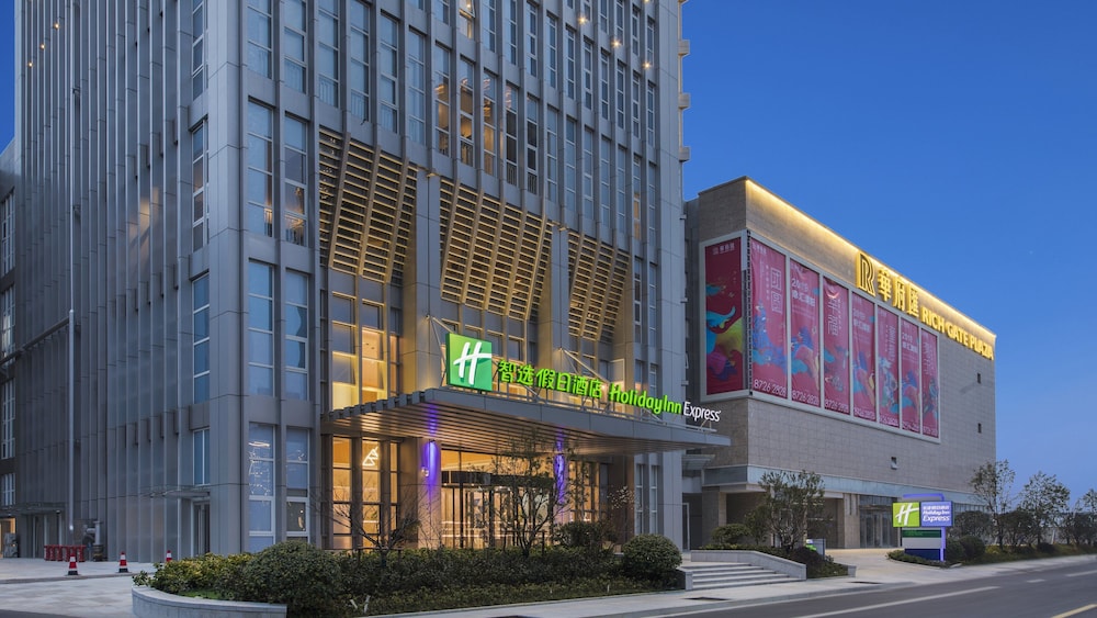 Holiday Inn Express Liyang Huafu — hotel in Changzhou