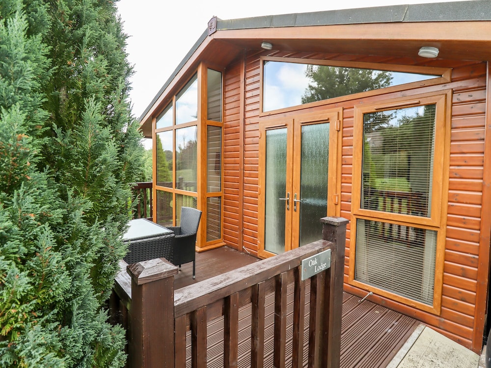 Oak Lodge — 4-Star Luxury Hotel in Longhope, United Kingdom