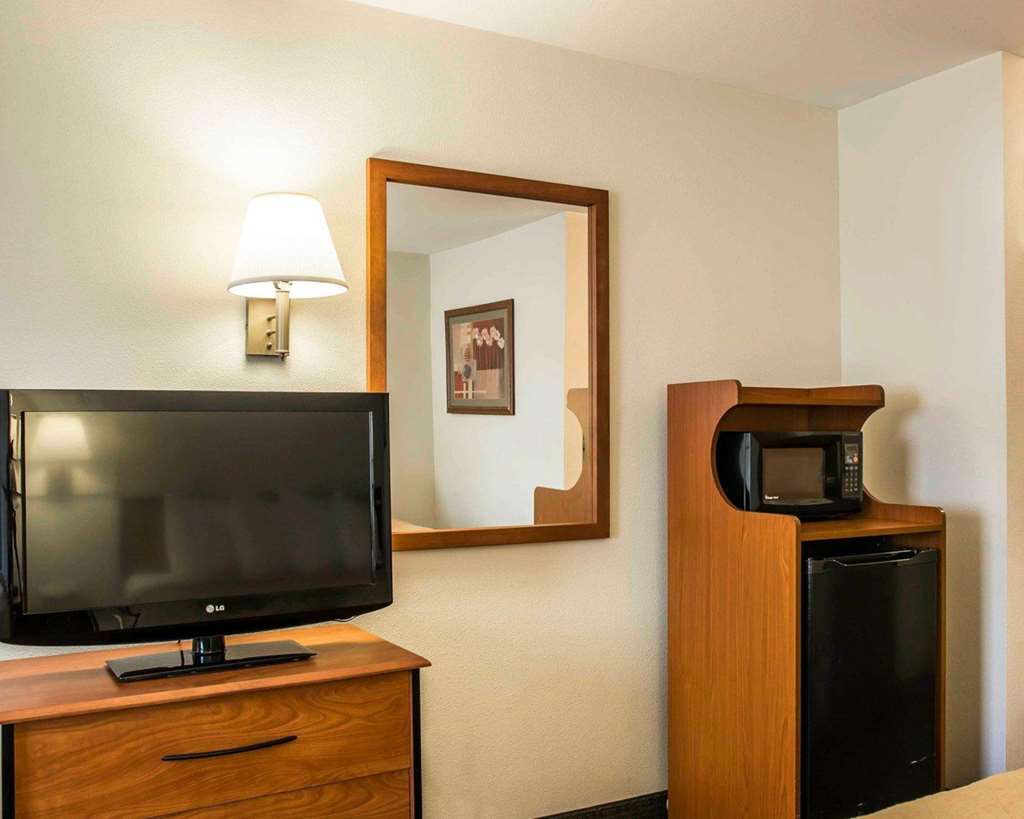 Quality Inn Durand I 69 - photo 23