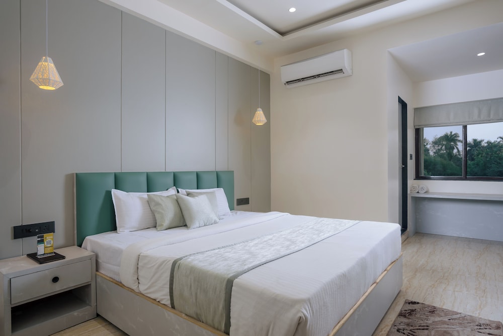 The Grand Neelam — hotel near Swami Vivekananda Airport