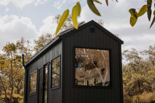 Tiny Wombat - carbon neutral hotel in Dural
