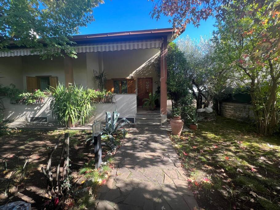 Villa Pampaloni Intera Villa Vacanze Con Buffet di Benvenuto — 4-Star Luxury Hotel in Fabrica Di Roma, Italy