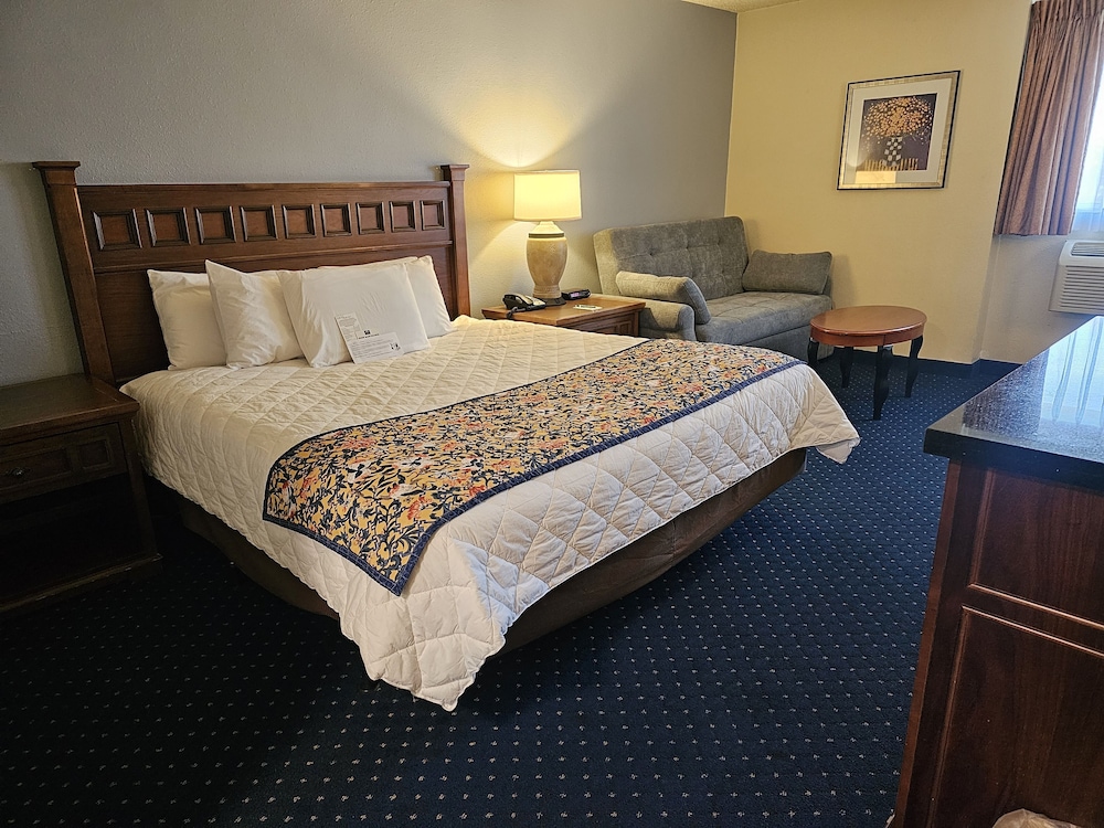 Broadway Inn Conference Center - photo 18