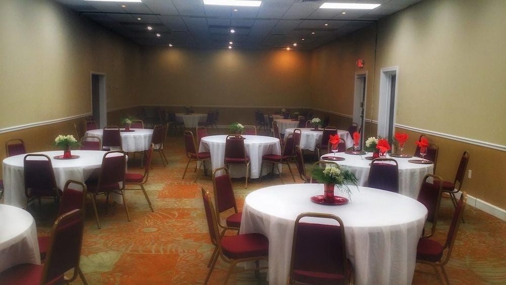 Landmark Inn Hartsville - photo 37