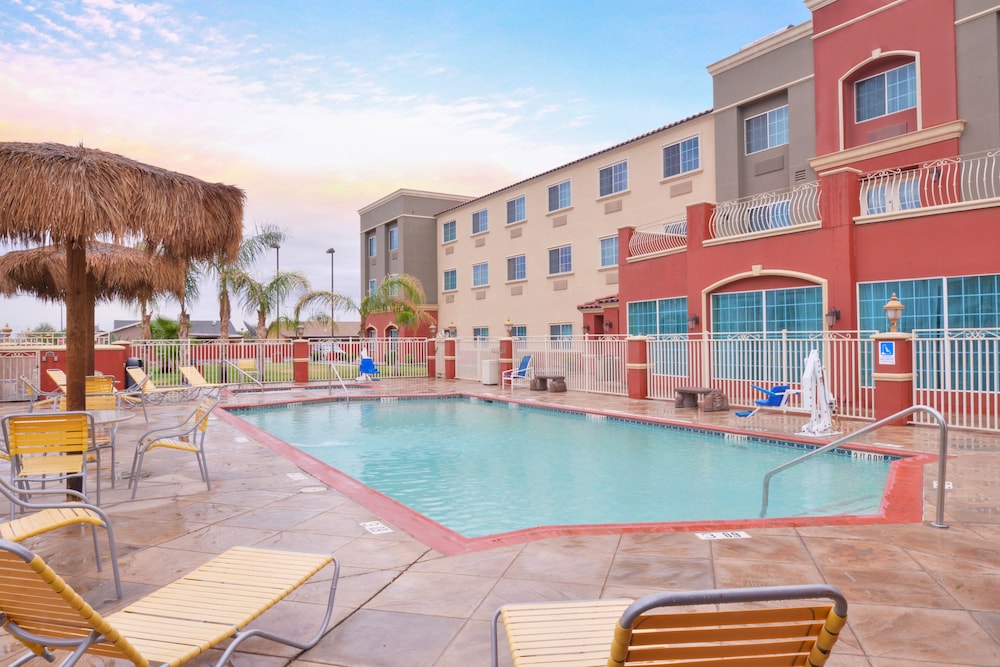 Holiday Inn Express Hotel & Suites El Centro by IHG - photo 37