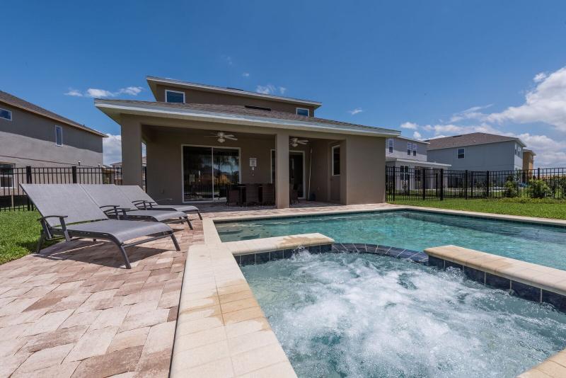 Encore Resort Vacation Homes & Waterpark - photo 21