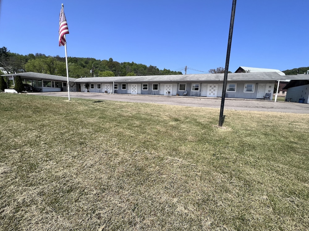 Troy Motel - featured photo