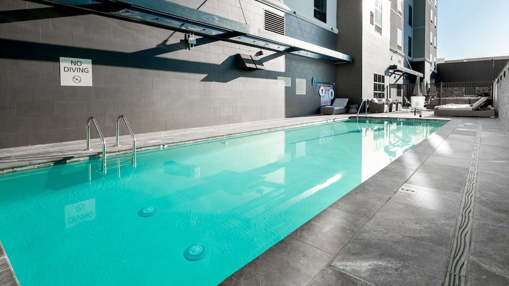 Hampton Inn Riverside Downtown - photo 18