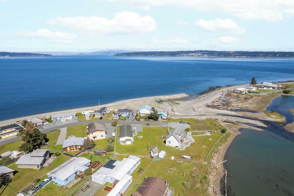 Sunny by the Sound by AvantStay Coastal Escape - photo 43