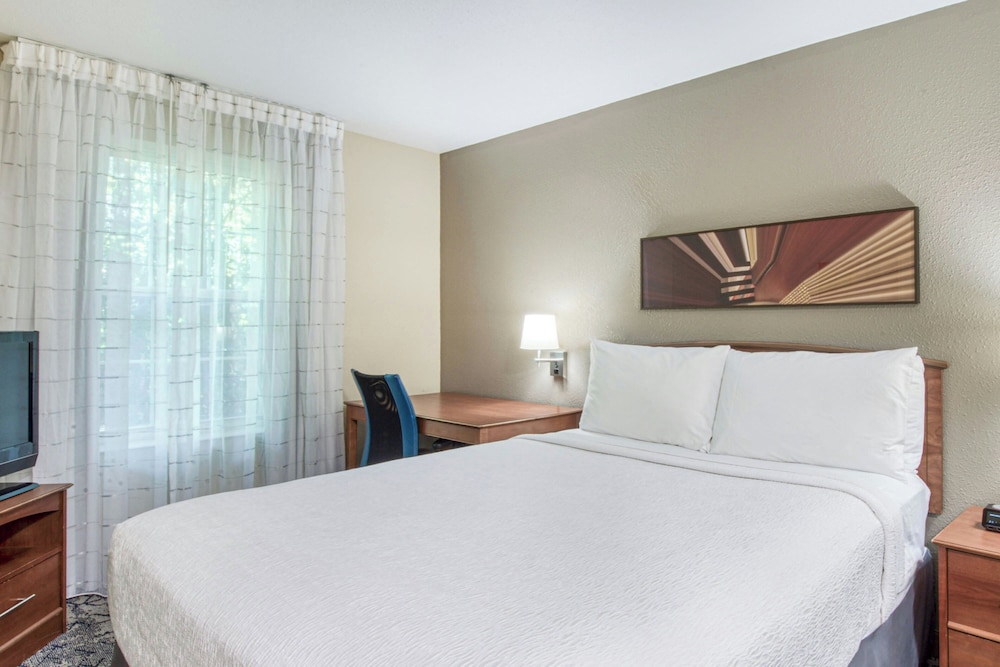 TownePlace Suites by Marriott Raleigh Cary Weston Parkway - photo 9