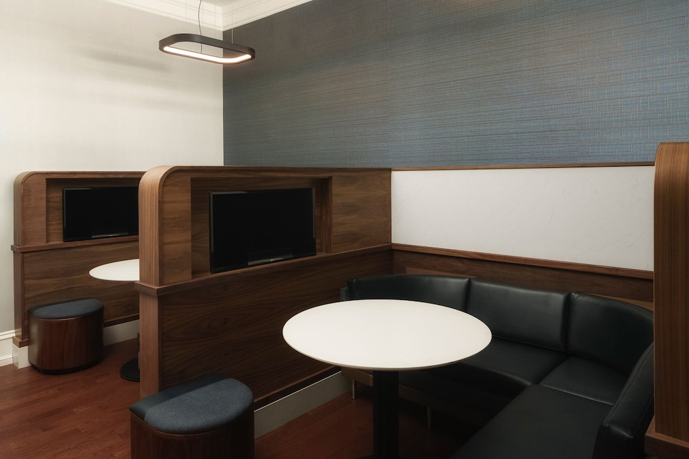 Courtyard by Marriott Chicago at Medical District UIC - photo 23