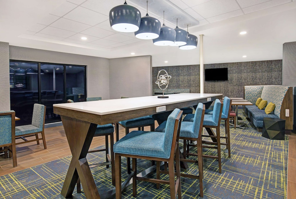 Hampton Inn Westfield - photo 32