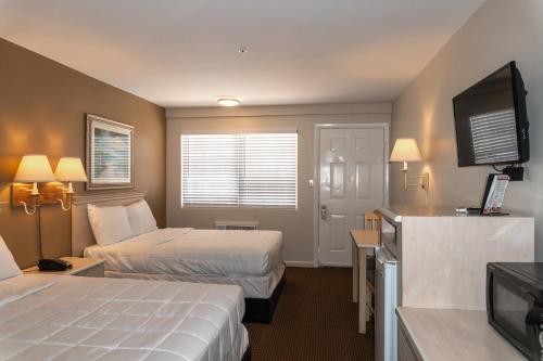 The Admiral Hotel Motel - photo 68