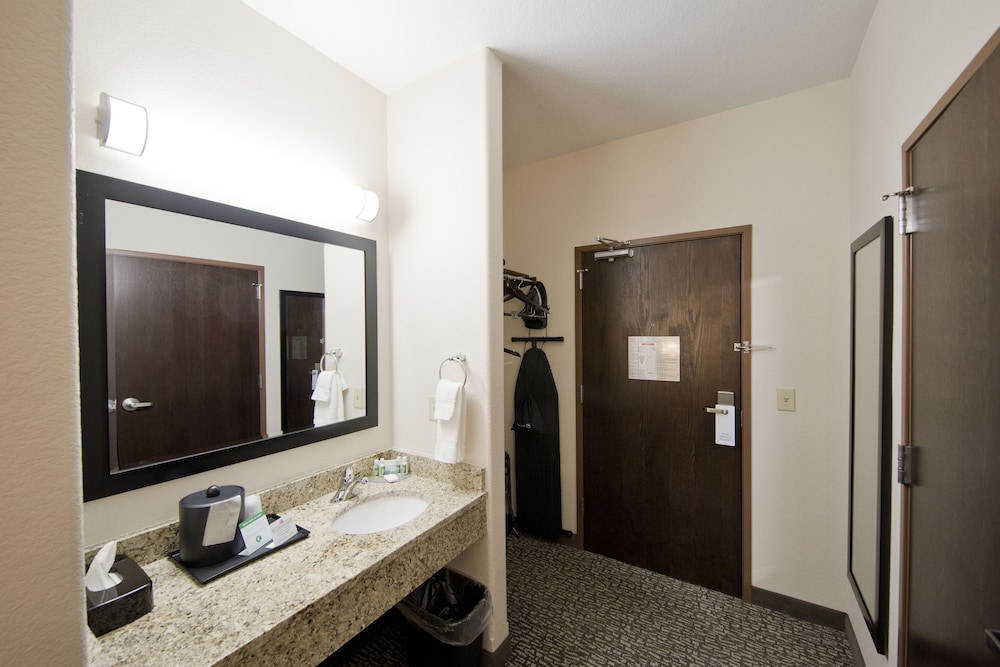 Cobblestone Inn & Suites Manchester - photo 10