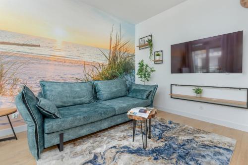 Nowy Świat Stylish Seaside Apartment with Balcony & Parking Puck by Noclegi Renters — 4-Star Luxury Hotel in Puck, Poland