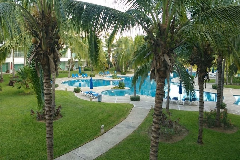 Mayan Lakes 103 - carbon neutral hotel in Acapulco De Juarez