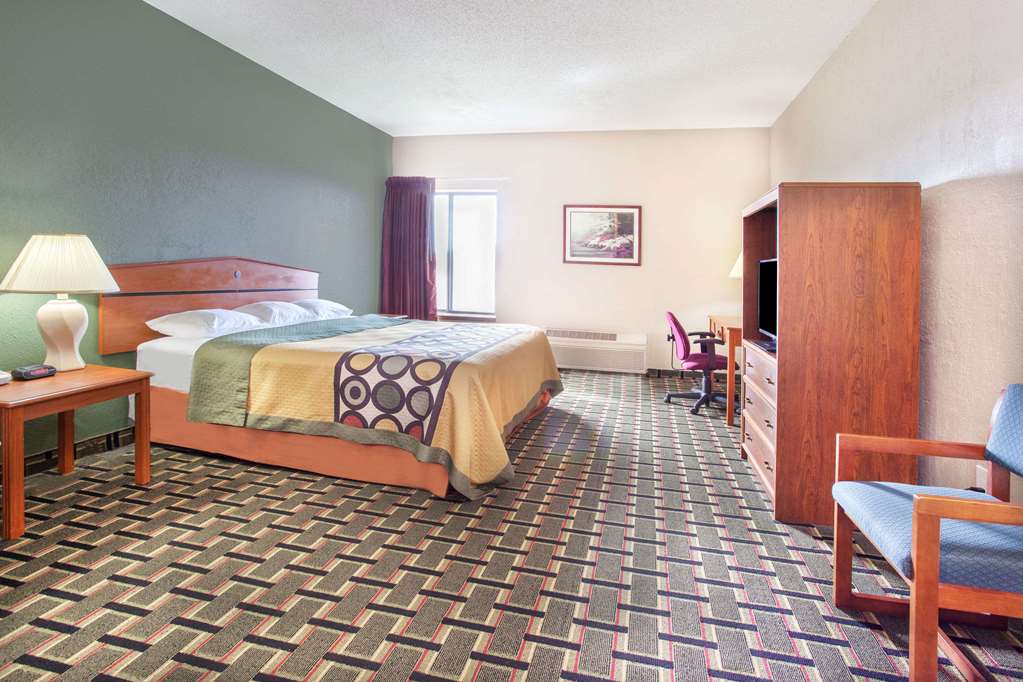 Super 8 by Wyndham Atchison - photo 8