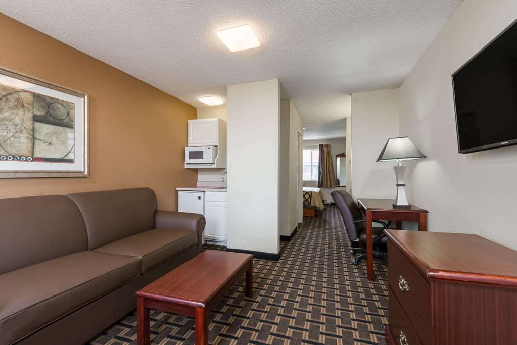 Super 8 by Wyndham Indianapolis NE Castleton Area - photo 14