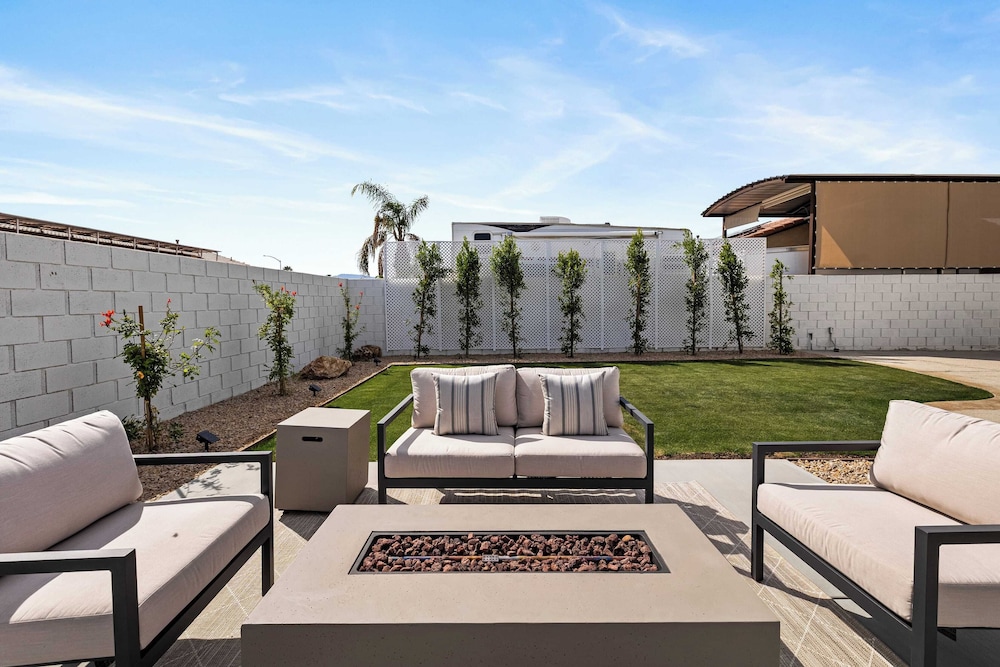 Montego by Avantstay Private Yard w Pool & Hot Tub - photo 36
