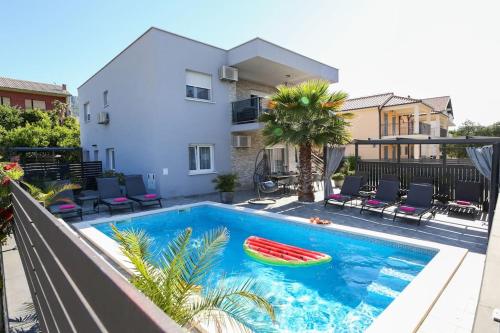 Beachfront Holiday Villa Corluka — 4-Star Luxury Hotel in Kastel Luksic, Croatia
