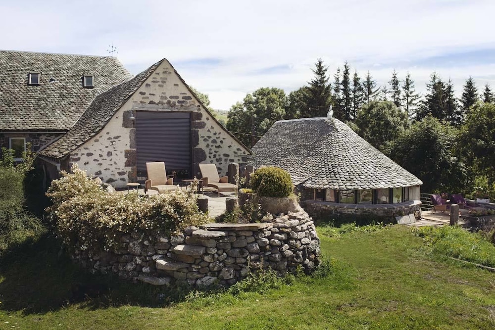 La Ferme de Moulhac - carbon neutral hotel in Laguiole