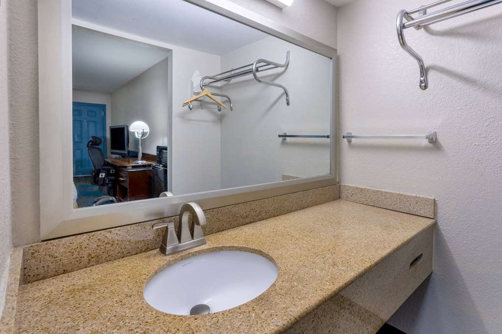 Days Inn by Wyndham Columbia - photo 30