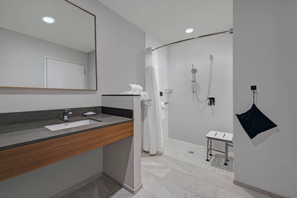 Fairfield Inn & Suites by Marriott Milwaukee Brookfield - photo 32