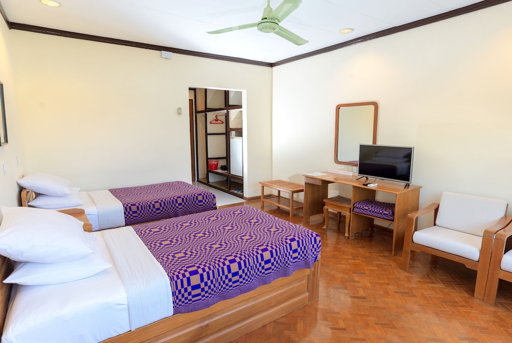 Golden Rock Hotel — Kyaikto — photo 4